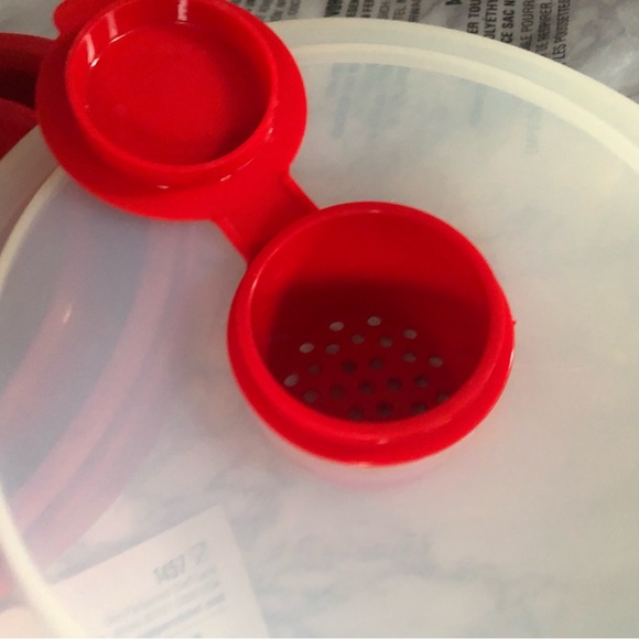 Pampered Chef small microwave popcorn popper. Never used. Color red. Collapsible - Picture 4 of 5